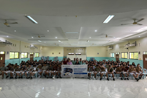 Edukasi Keuangan SMP Charitas Batam